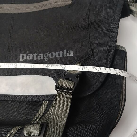 Patagonia Half Mass Mini Messenger Bag Black Adjustable Straps Reflective - Picture 13 of 14